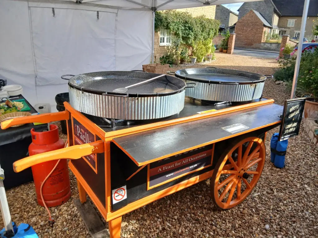 Complete set up for Paella Catering for Small Gardens