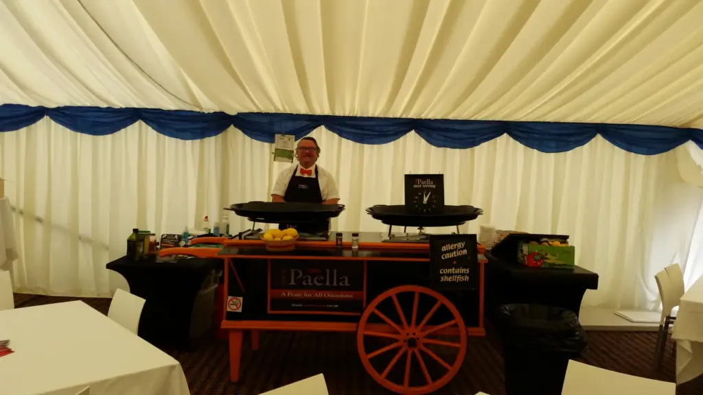 Your Paella live cooking setup for parties and events